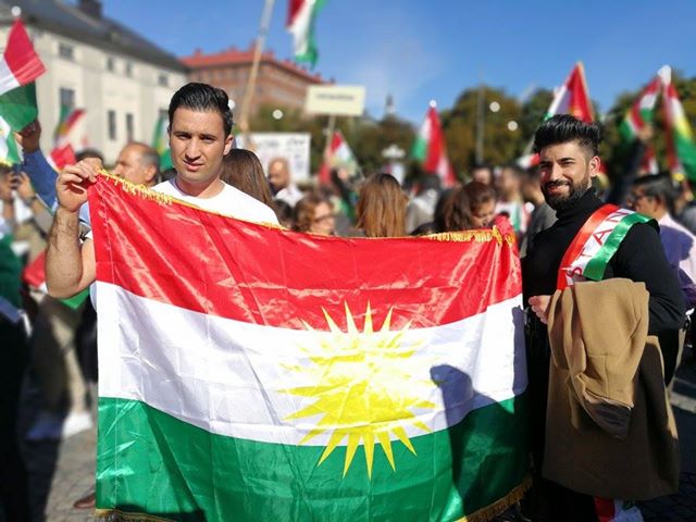 به‌ وێنه‌.. پشتيوانى كوردانى سويد له‌ ريفراندۆمى سه‌ربه‌خۆيى كوردستان ببينه‌
